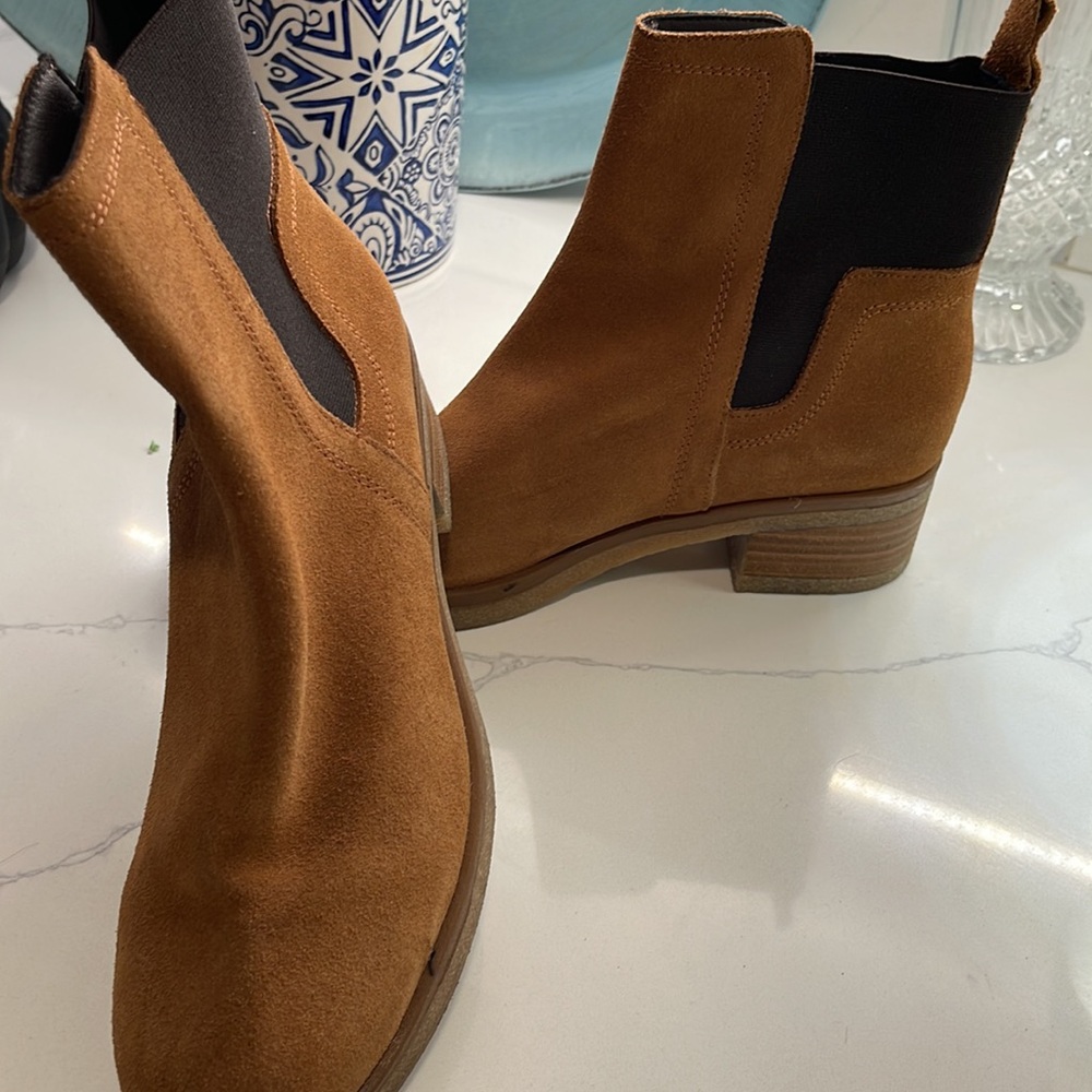 SOLD- Suede Chelsea boots - camel,